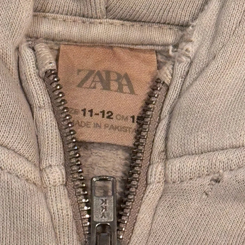 Zara Light Taupe Zip-Up Hooded Sweatshirt distressed size 11/12 - Picture 4 of 7